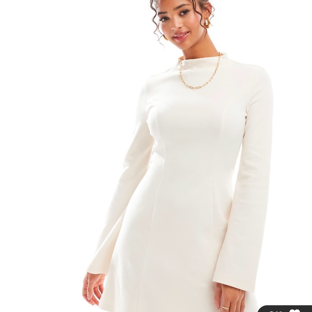 Elegant White Long Sleeve Dress